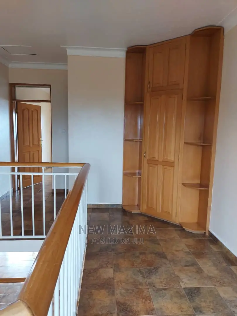 5bdrm Maisonette in Buziga Heights, Central Division for Sale