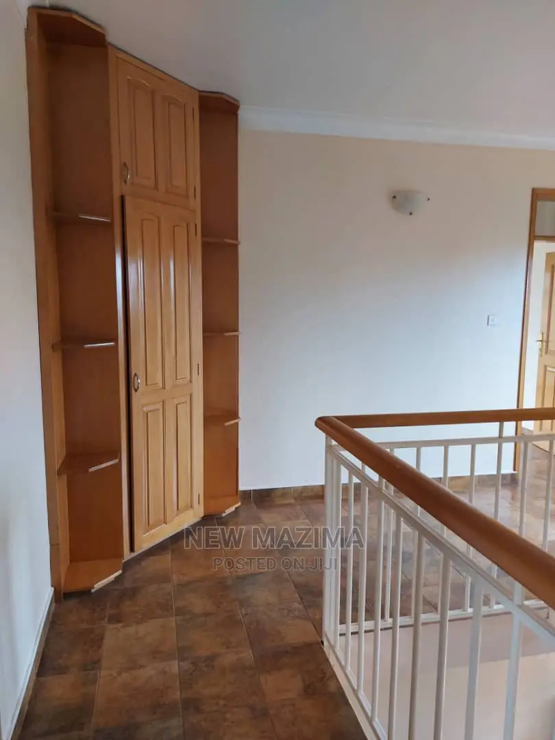 5bdrm Maisonette in Buziga Heights, Central Division for Sale
