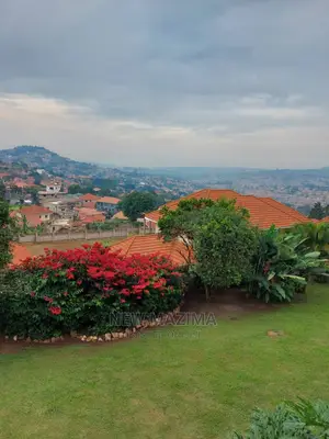 5bdrm Maisonette in Buziga Heights, Central Division for Sale