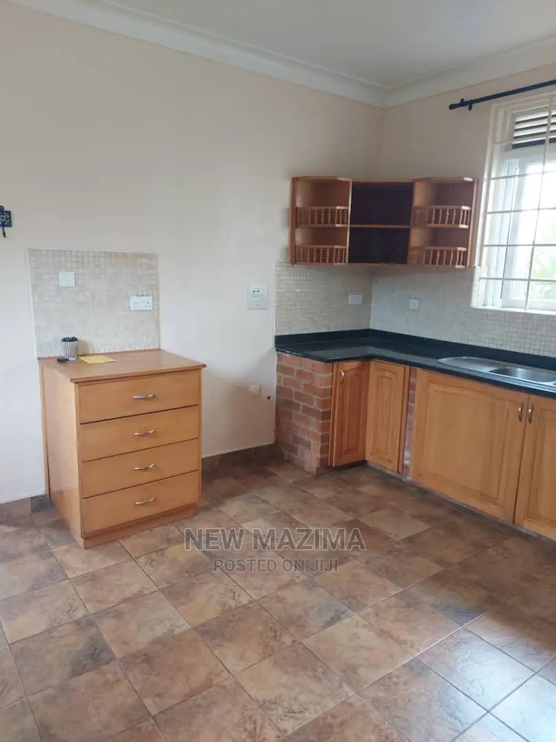 5bdrm Maisonette in Buziga Heights, Central Division for Sale