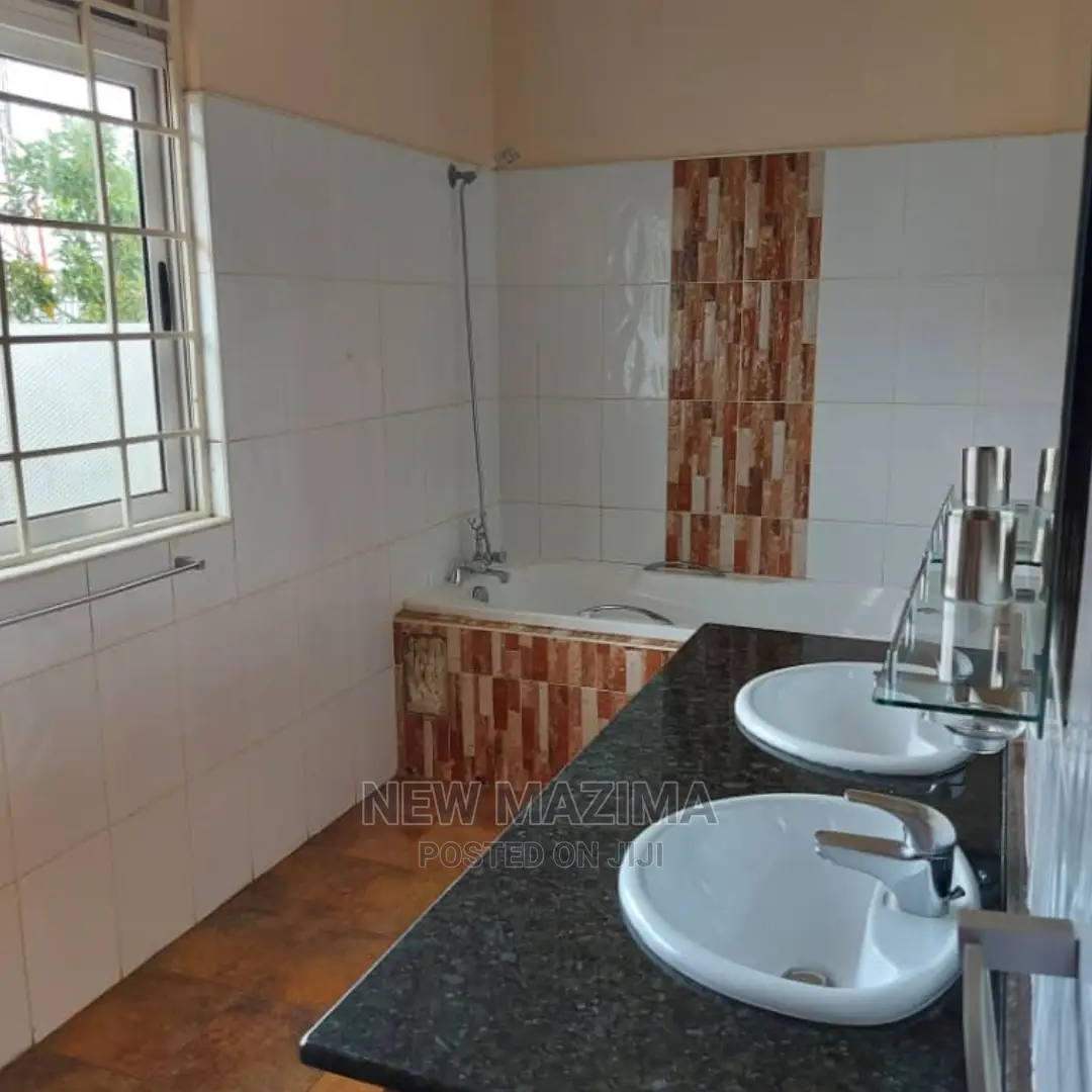 5bdrm Maisonette in Buziga Heights, Central Division for Sale