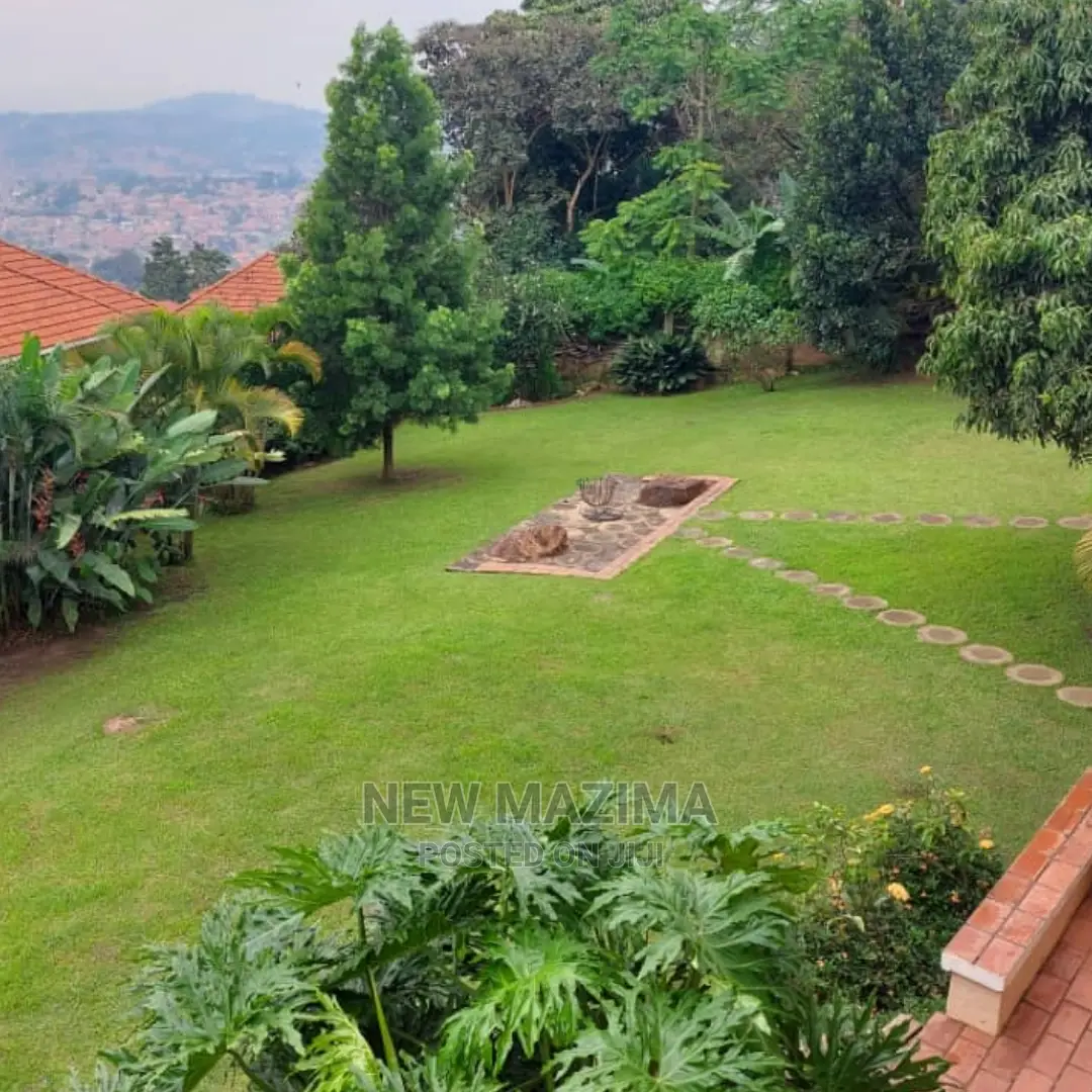 5bdrm Maisonette in Buziga Heights, Central Division for Sale