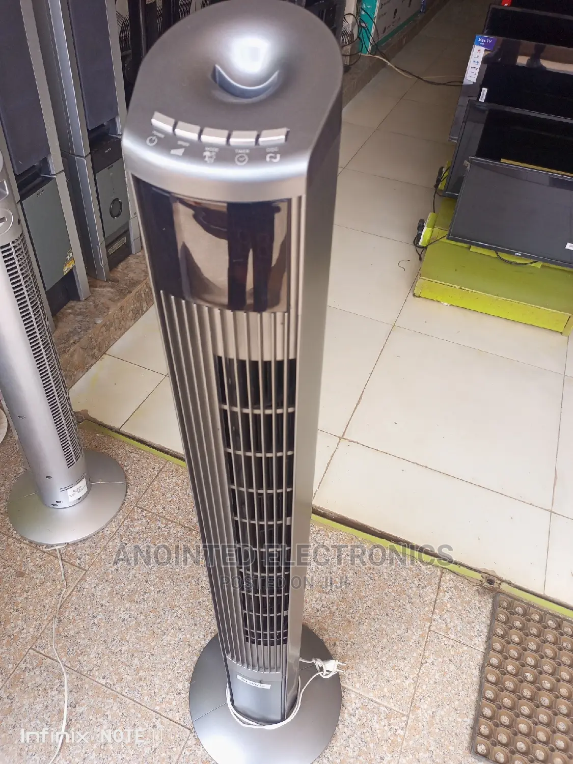 Smile Tower Fan With a Remote Control