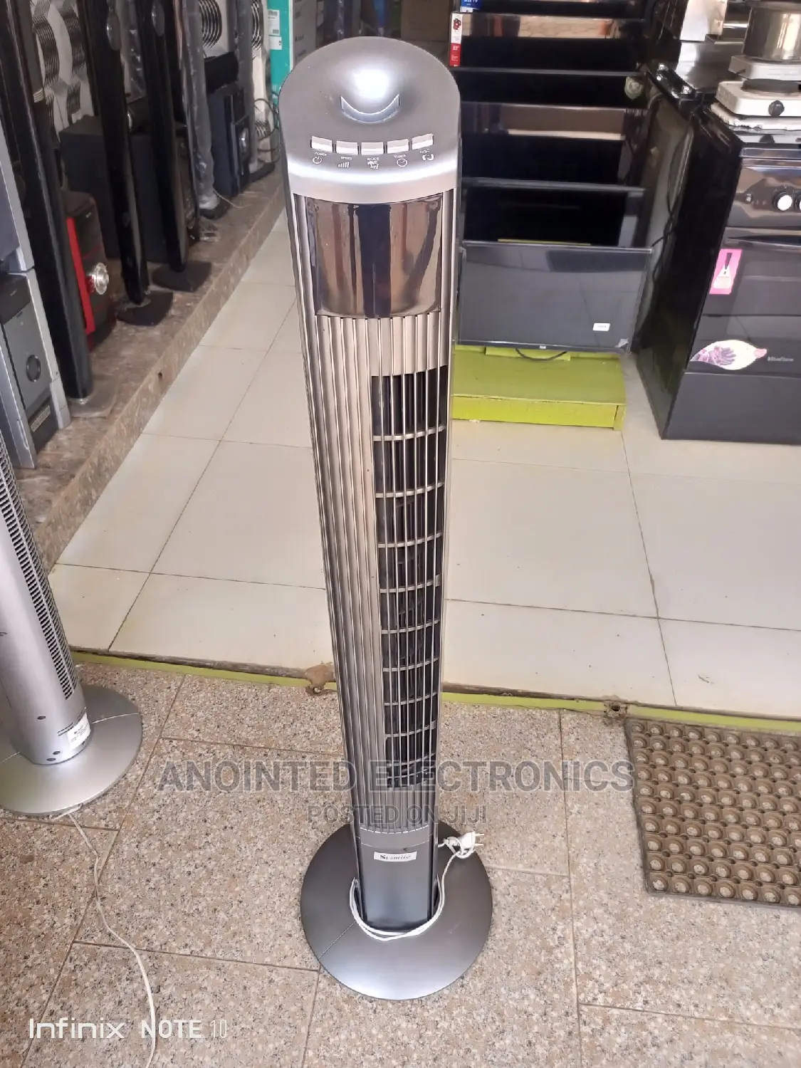 Smile Tower Fan With a Remote Control