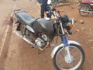TVS King Cargo 2011 Red