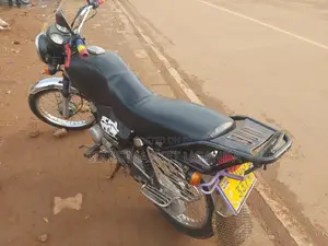 TVS King Cargo 2011 Red