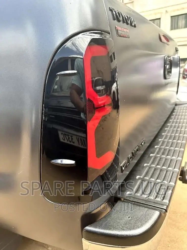 Hilux Vigo Smoked Black Taillights