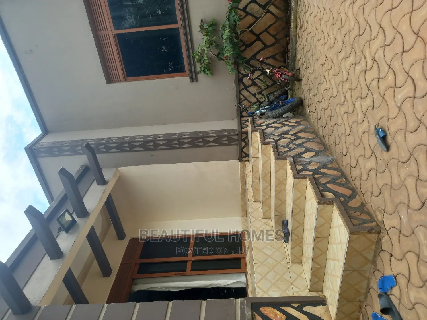 Furnished 3bdrm Maisonette in Kira for Sale