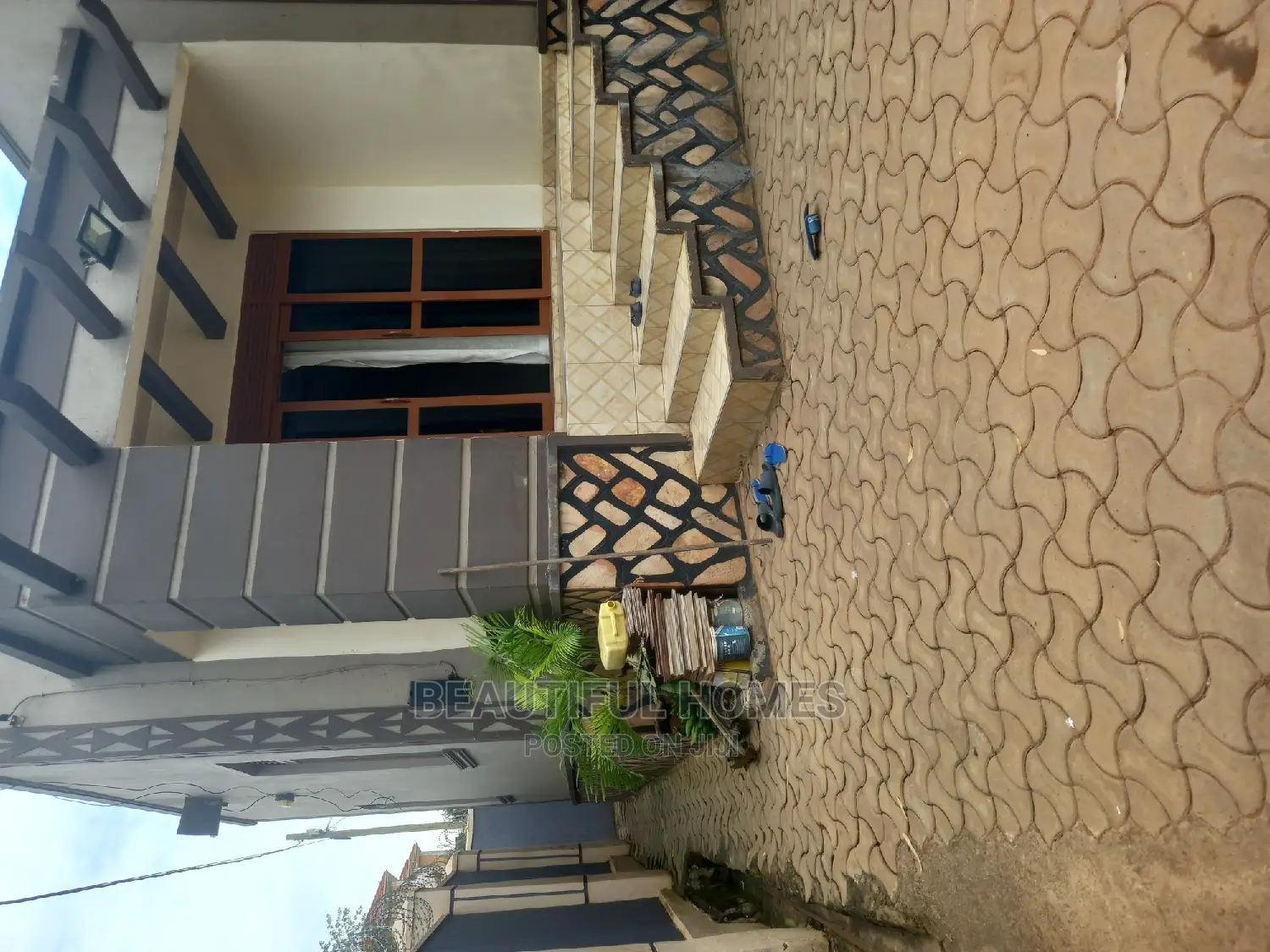 Furnished 3bdrm Maisonette in Kira for Sale