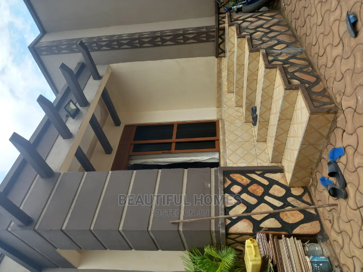 Furnished 3bdrm Villa in Kira for Sale