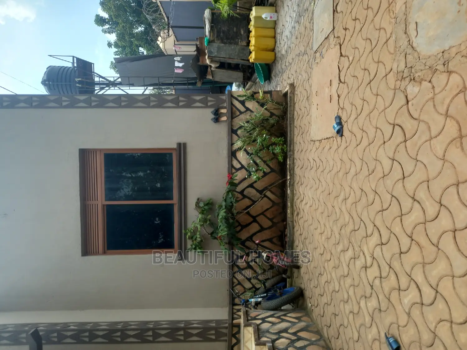 Furnished 3bdrm Villa in Kira for Sale