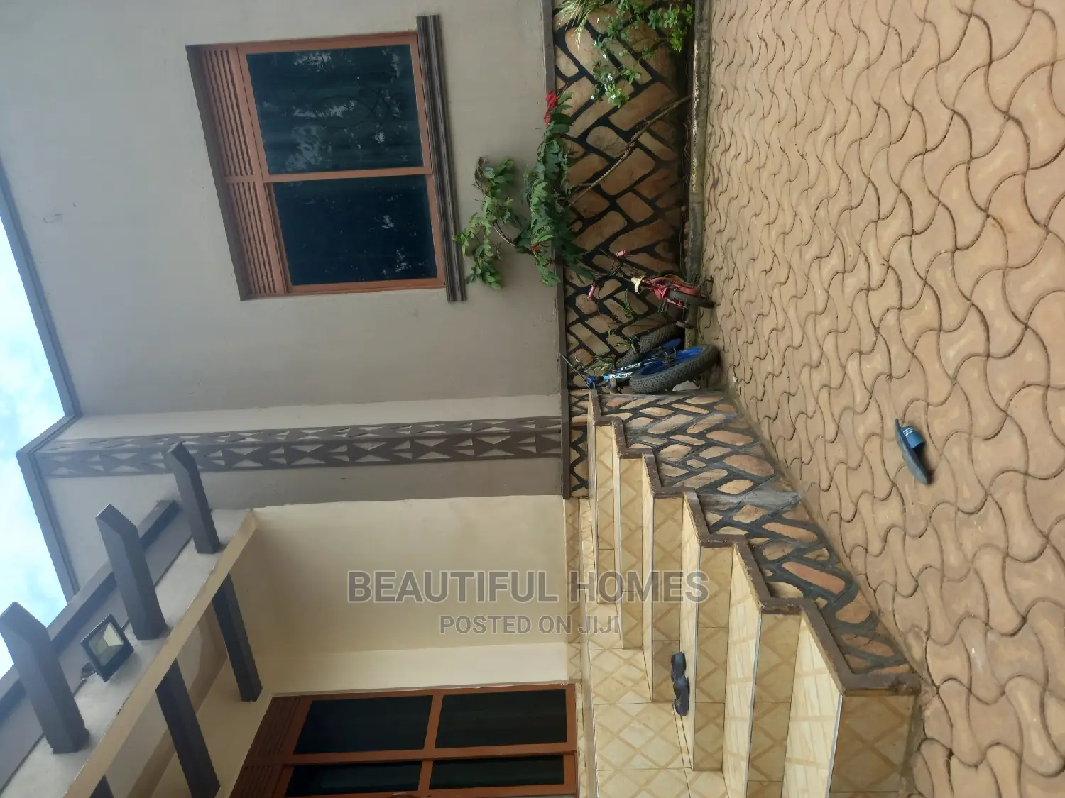 Furnished 3bdrm Villa in Kira for Sale