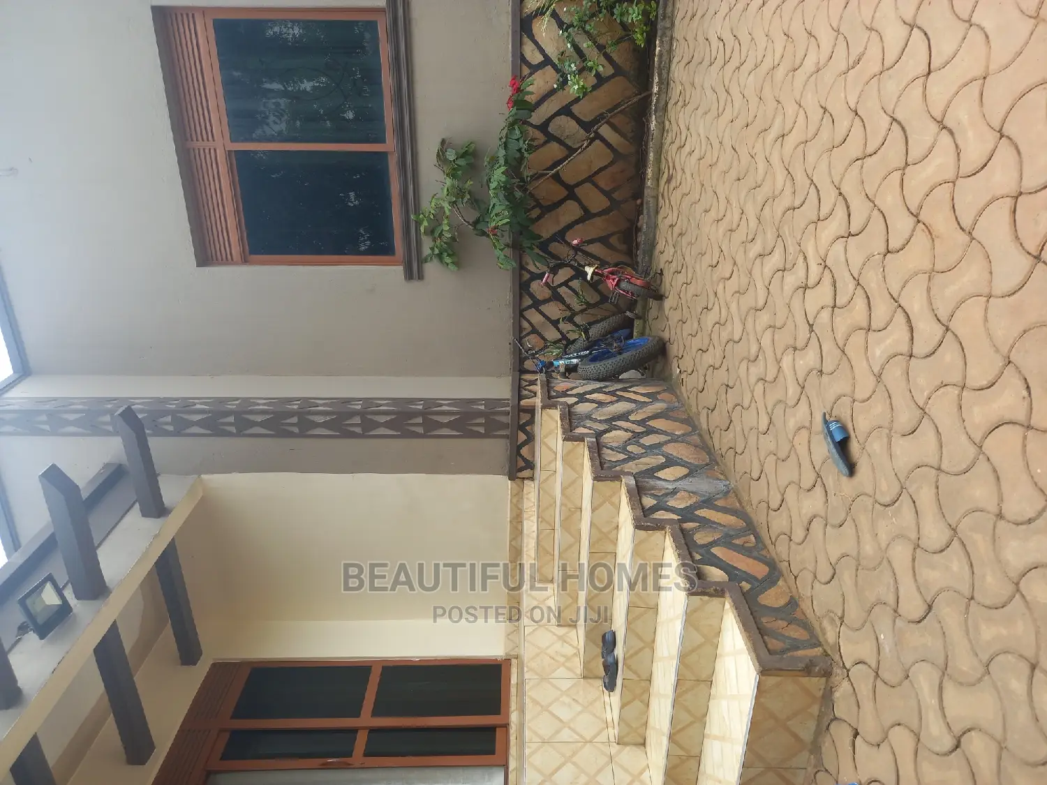 Furnished 3bdrm Villa in Kira for Sale
