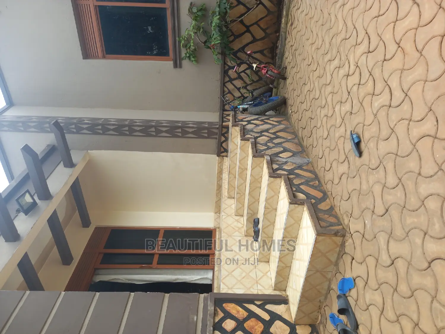 Furnished 3bdrm Villa in Kira for Sale