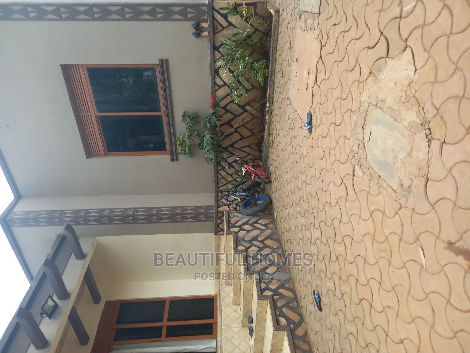 Furnished 3bdrm Villa in Kira for Sale