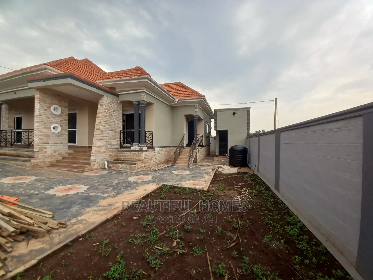 Furnished 4bdrm Bungalow in Kira for Sale