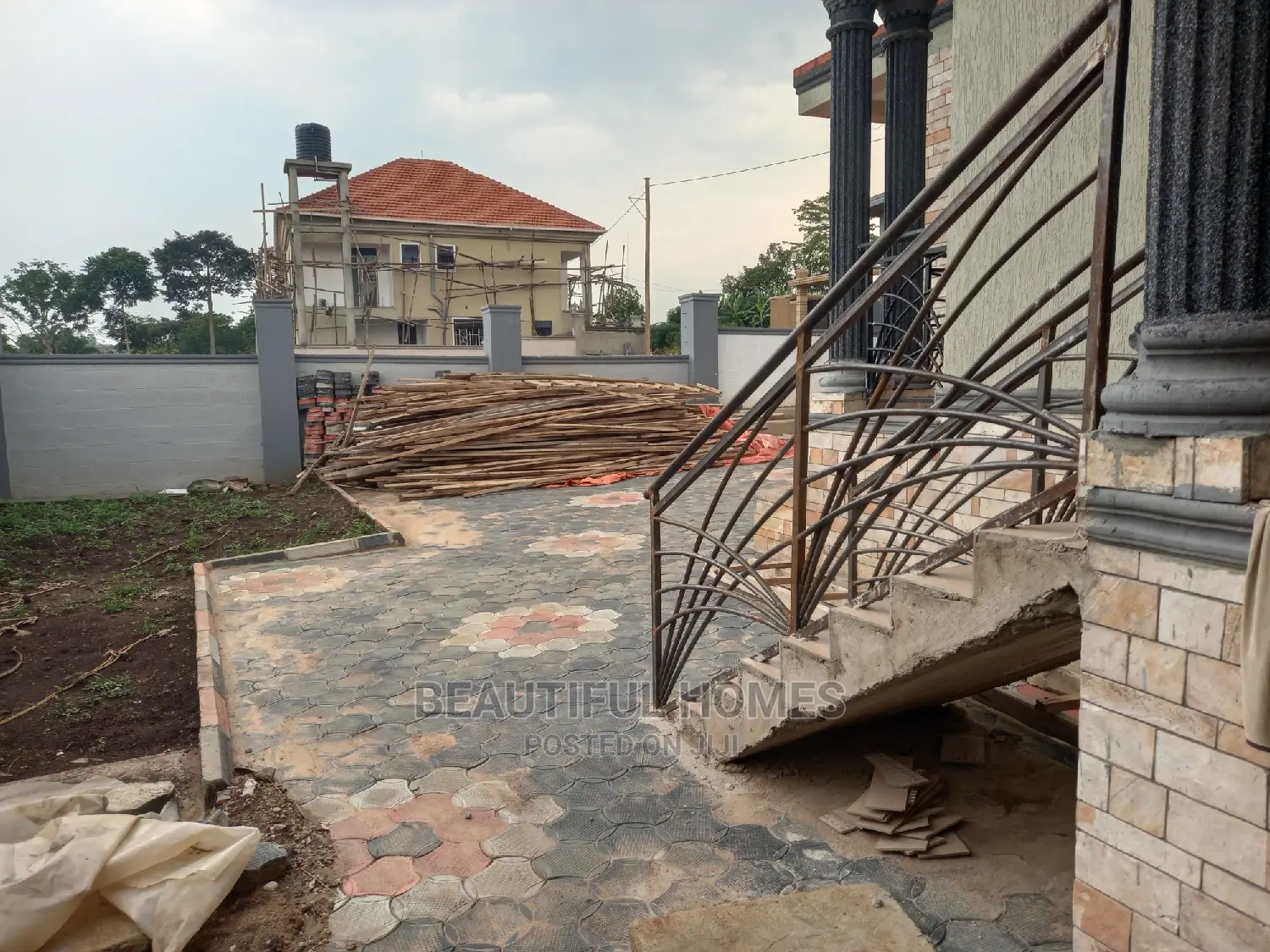 Furnished 4bdrm Bungalow in Kira for Sale