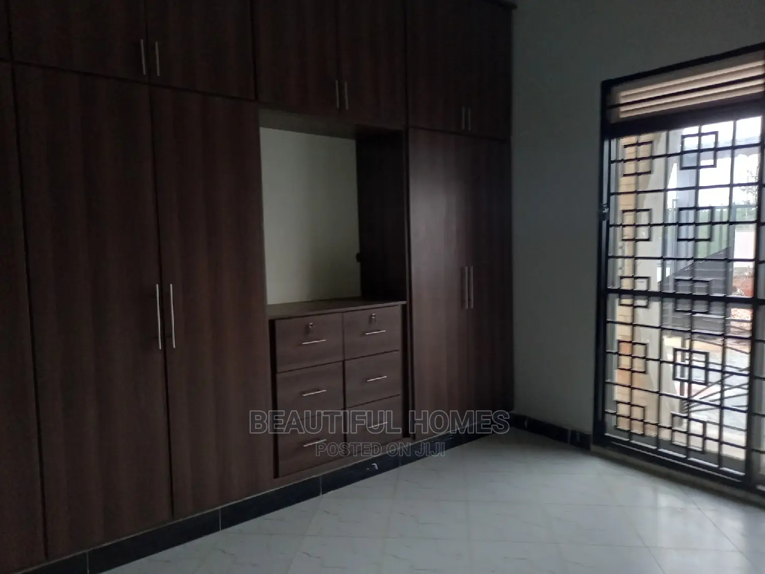 Furnished 4bdrm Bungalow in Kira for Sale