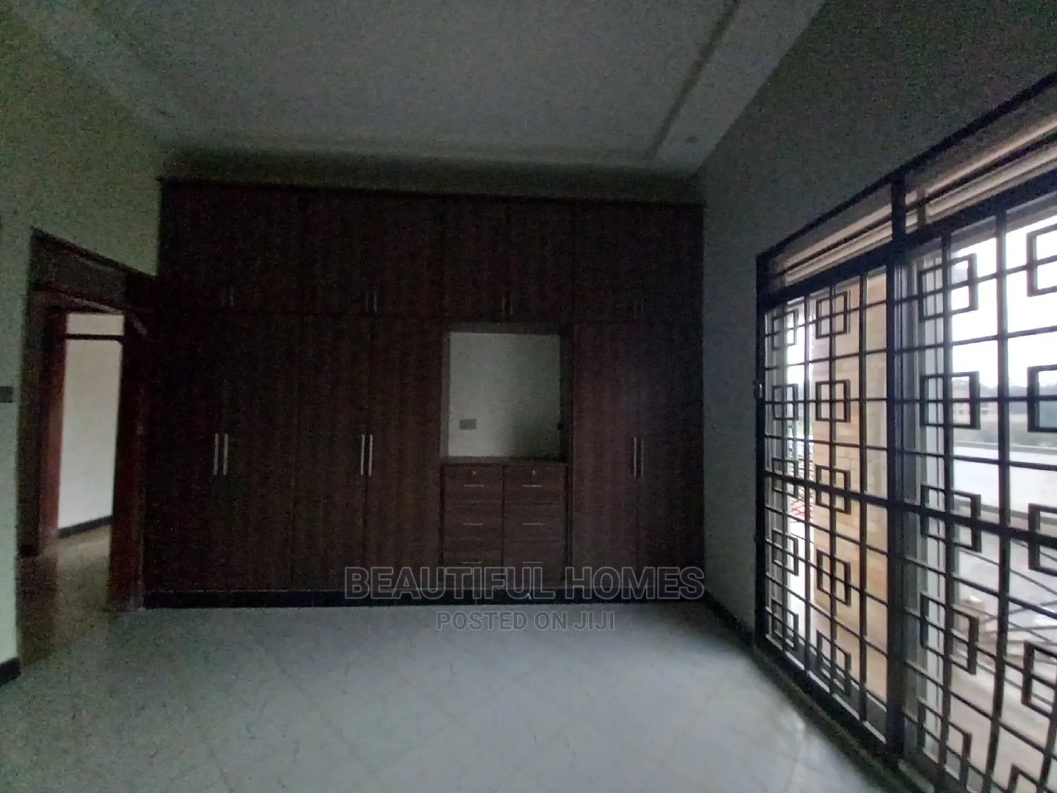 Furnished 4bdrm Bungalow in Kira for Sale
