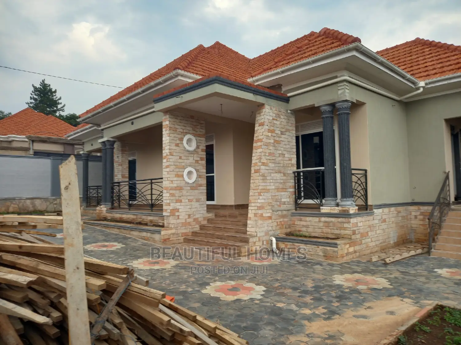 Furnished 4bdrm House in Kira for Sale