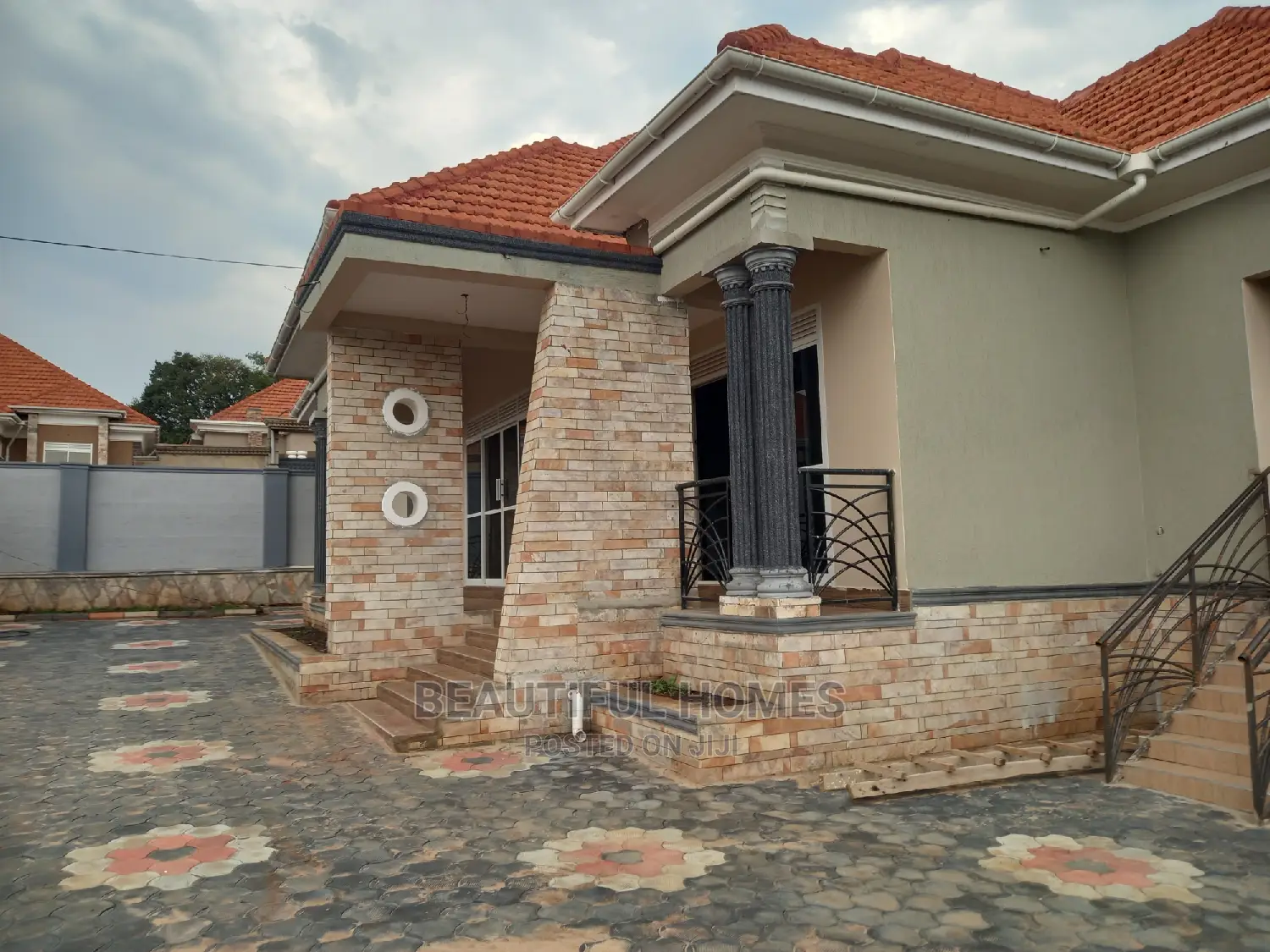 Furnished 4bdrm House in Kira for Sale