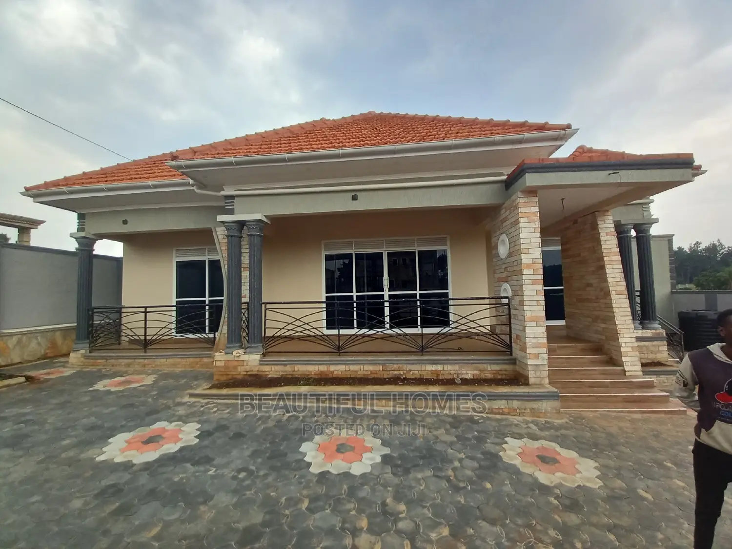 Furnished 4bdrm House in Kira for Sale