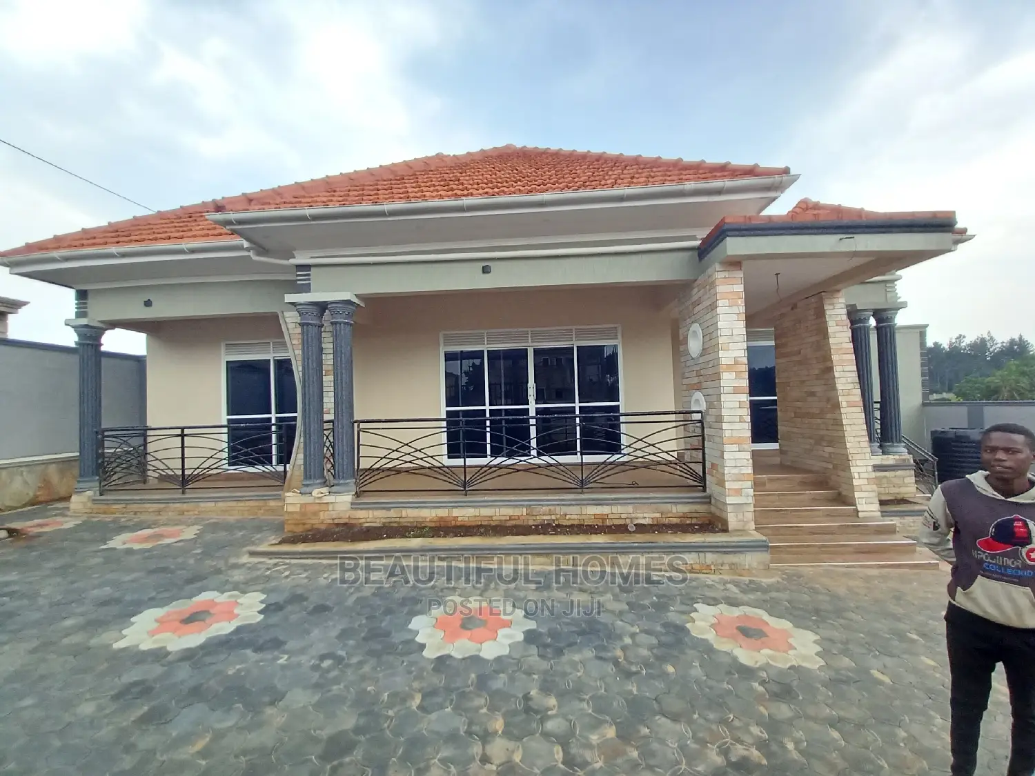 Furnished 4bdrm Bungalow in Kira for Sale