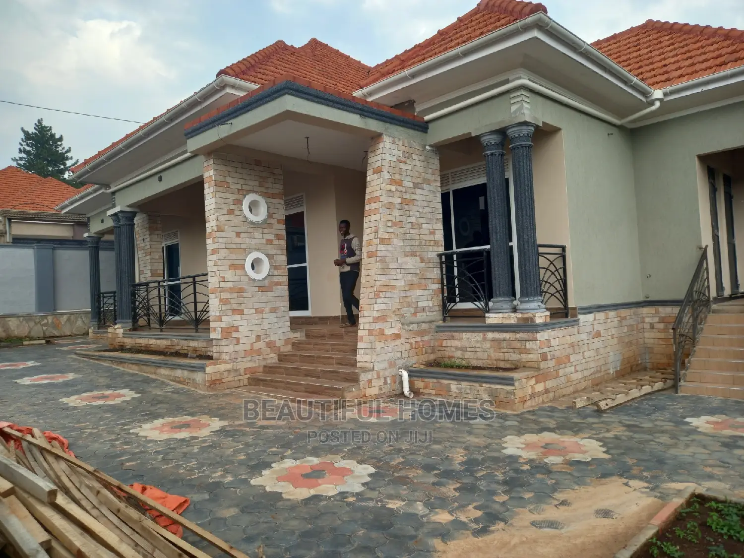 Furnished 4bdrm Bungalow in Kira for Sale