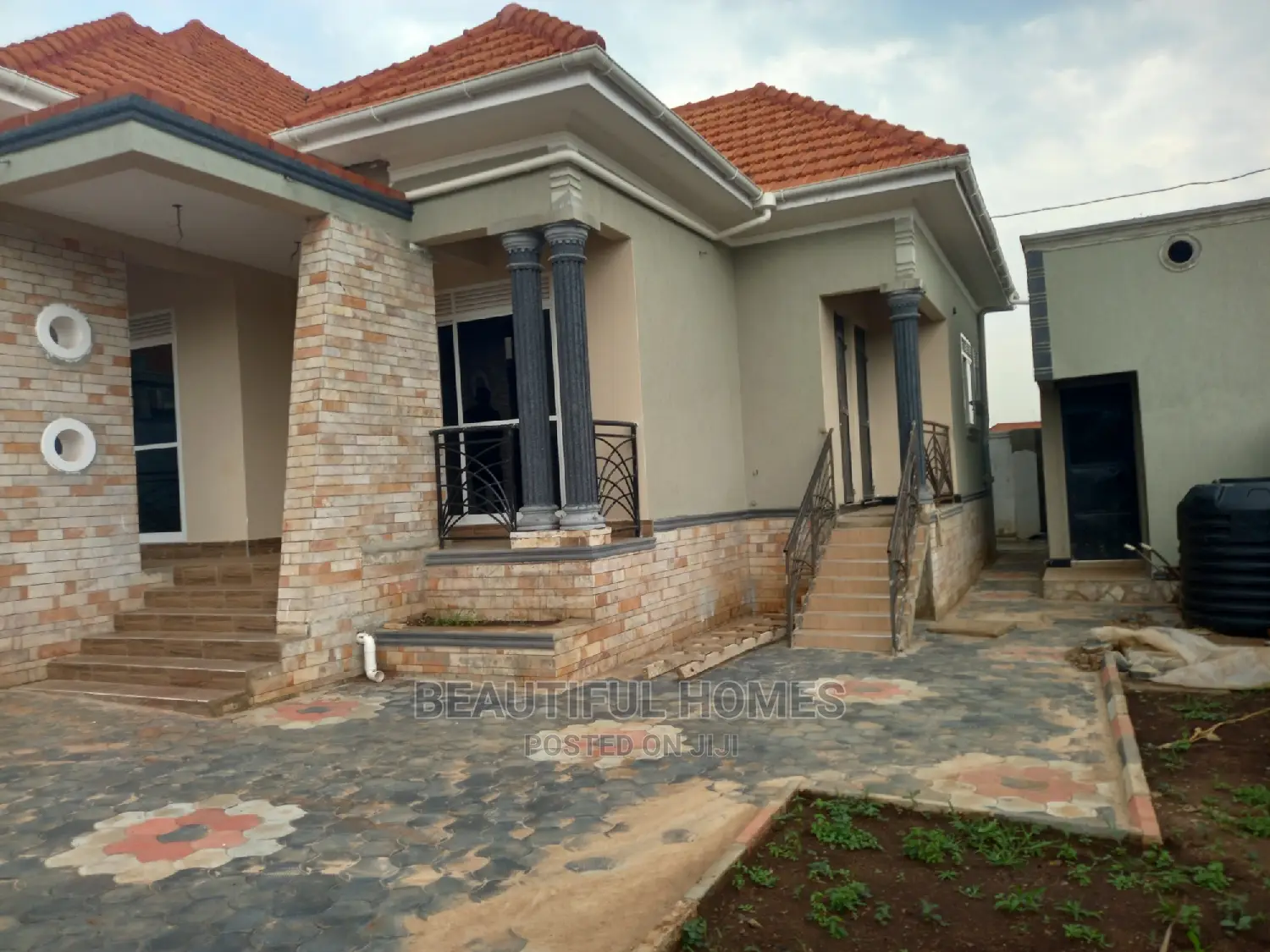 Furnished 4bdrm Bungalow in Kira for Sale