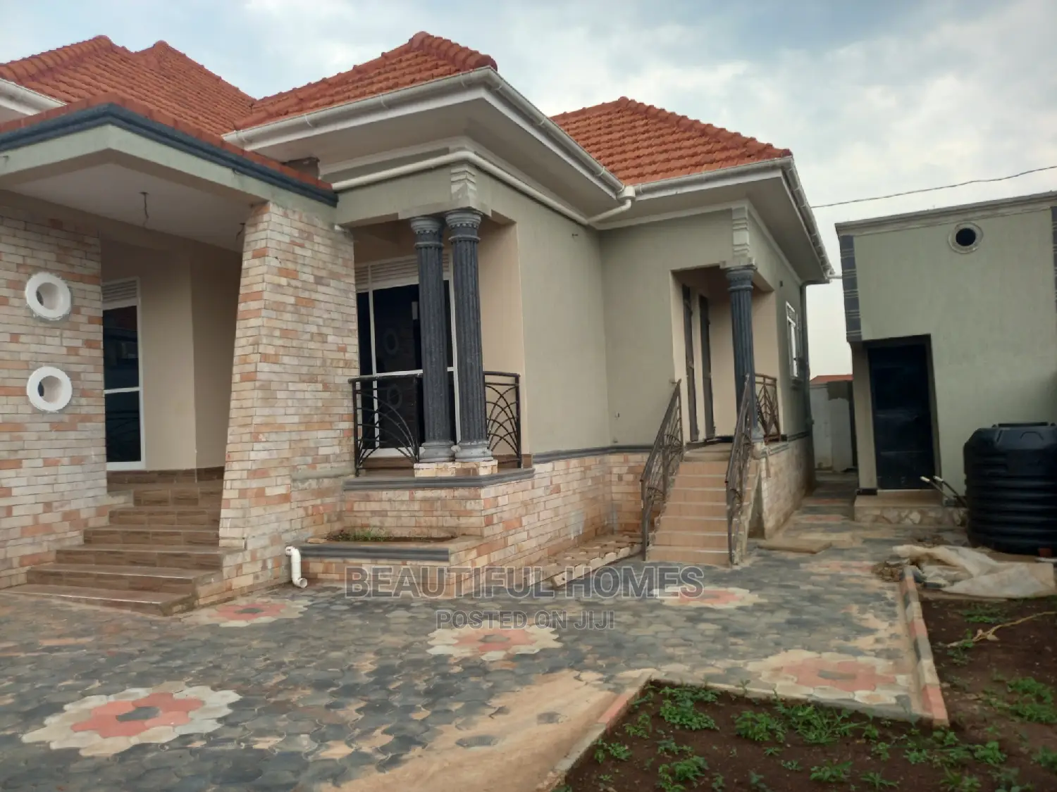 Furnished 4bdrm Bungalow in Kira for Sale