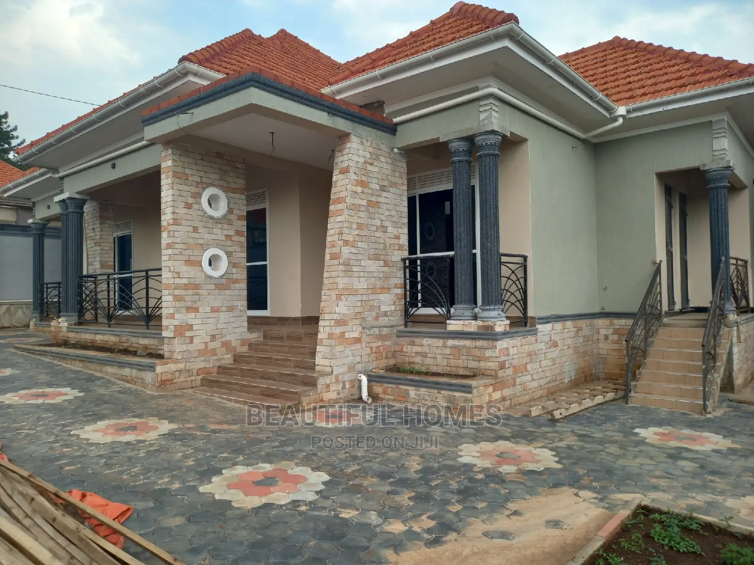 Furnished 4bdrm Bungalow in Kira for Sale