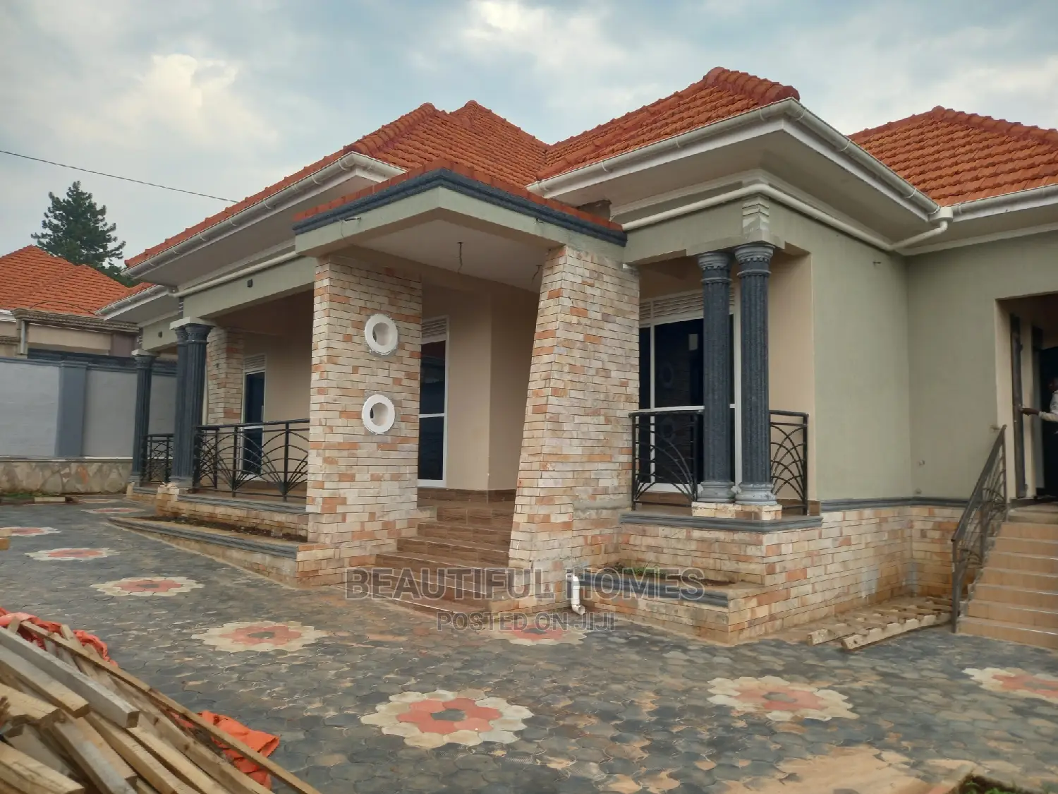 Furnished 4bdrm Bungalow in Kira for Sale