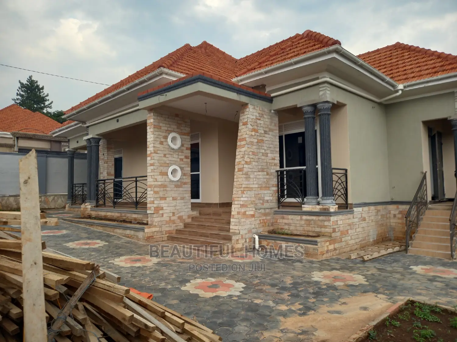 Furnished 4bdrm Bungalow in Kira for Sale