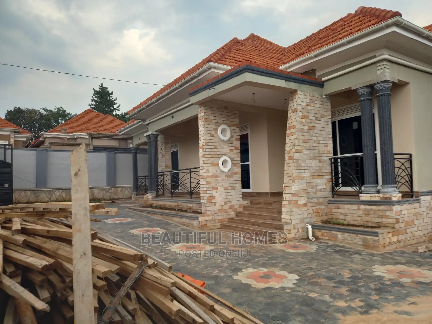 Furnished 4bdrm Bungalow in Kira for Sale