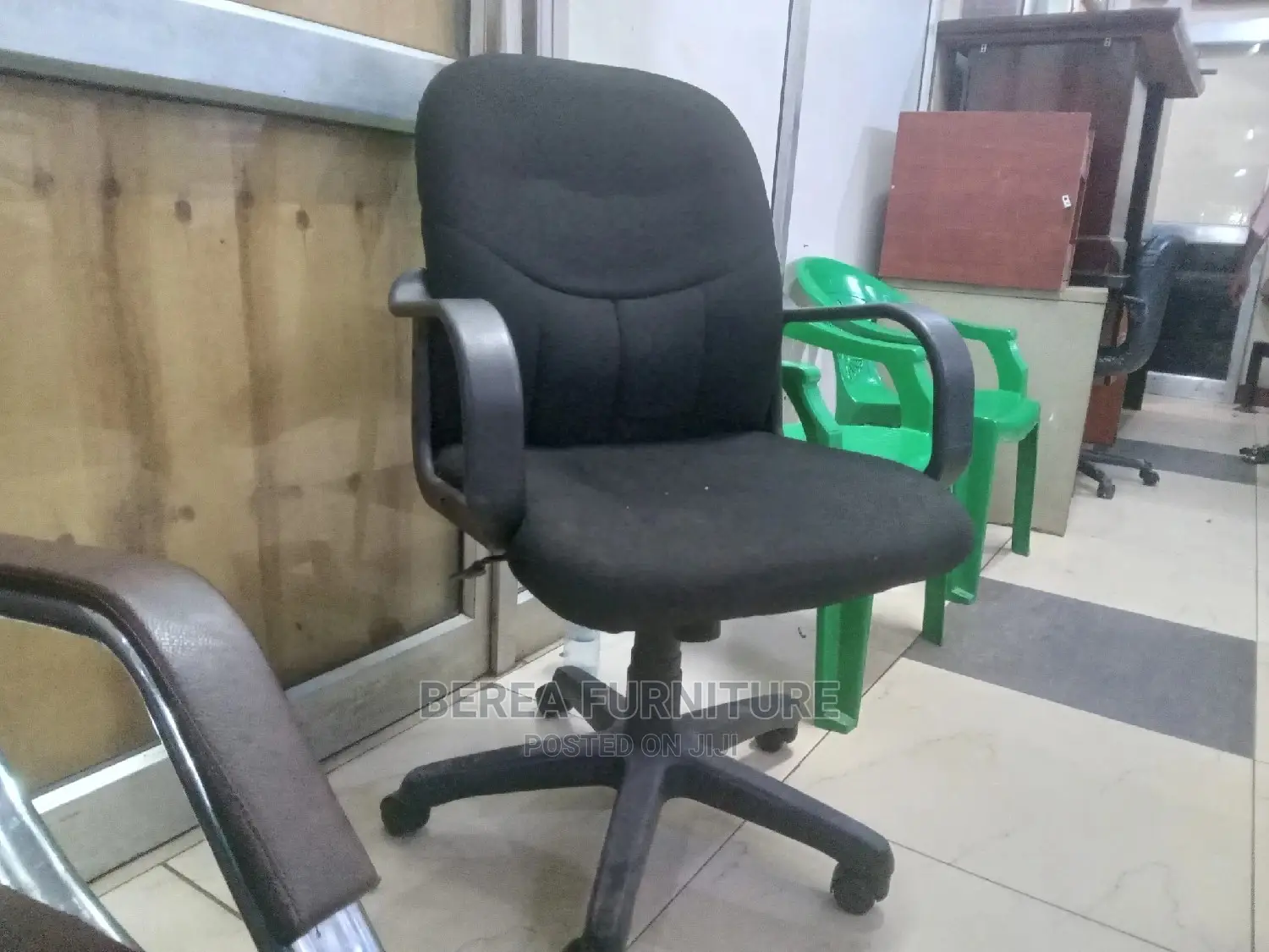 Short Back Fabric Office Chair