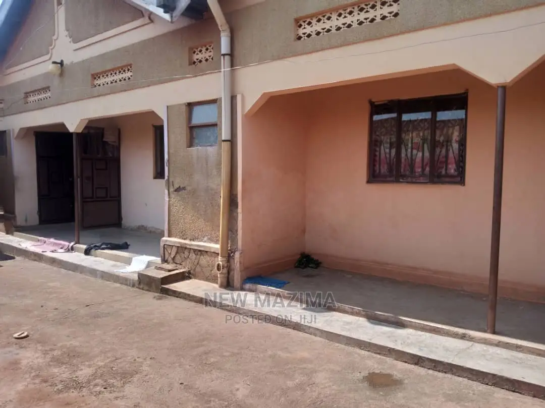 4bdrm House in Najjanankumbi Along, Central Division for Sale