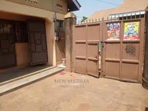 4bdrm House in Najjanankumbi Along, Central Division for Sale