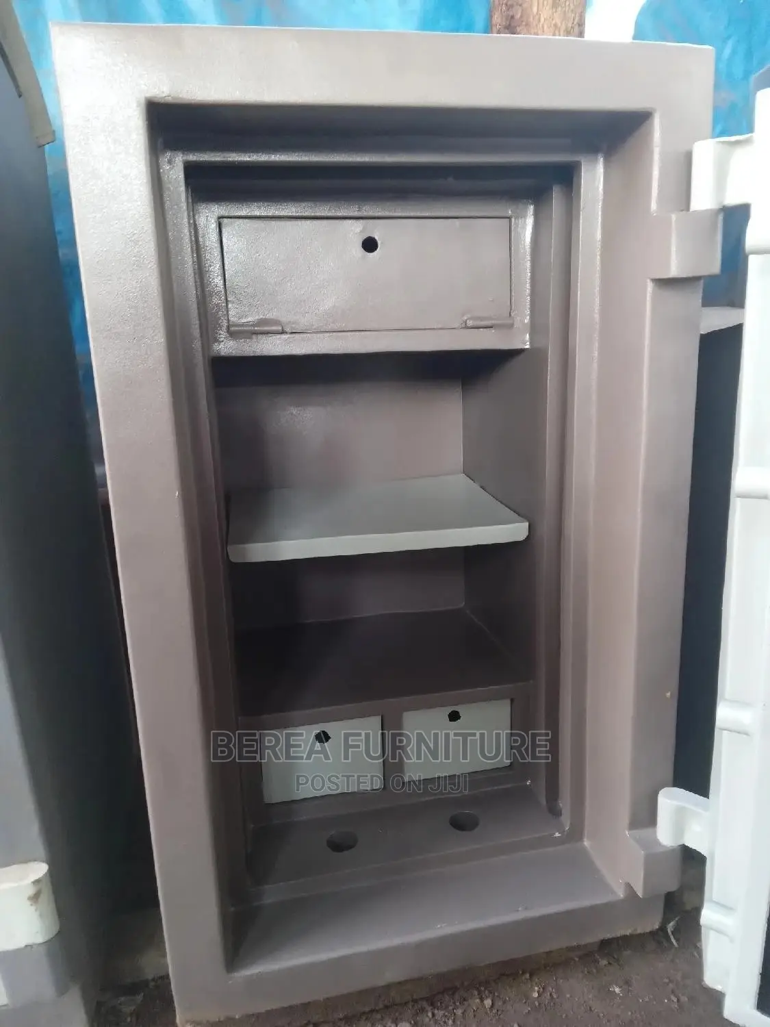 3.5 Feet, 500kgs Storage Safe