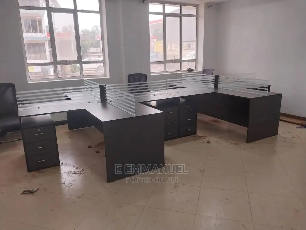 8 Seater Work Station