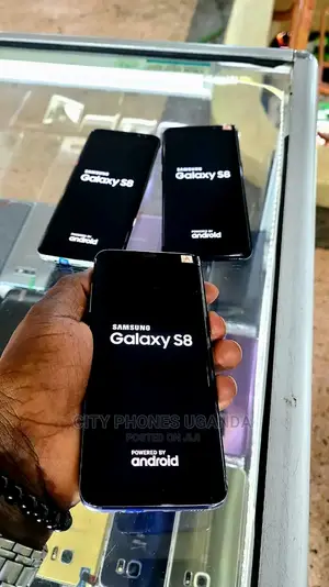 Photo - Samsung Galaxy S8 64 GB Gold