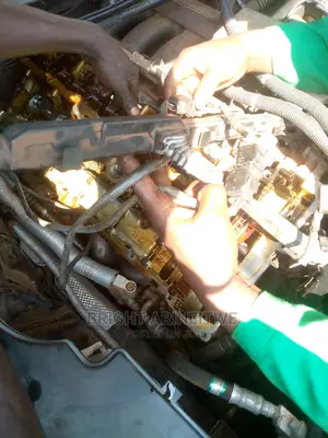 Replacing Top Cover Seal of BMW
