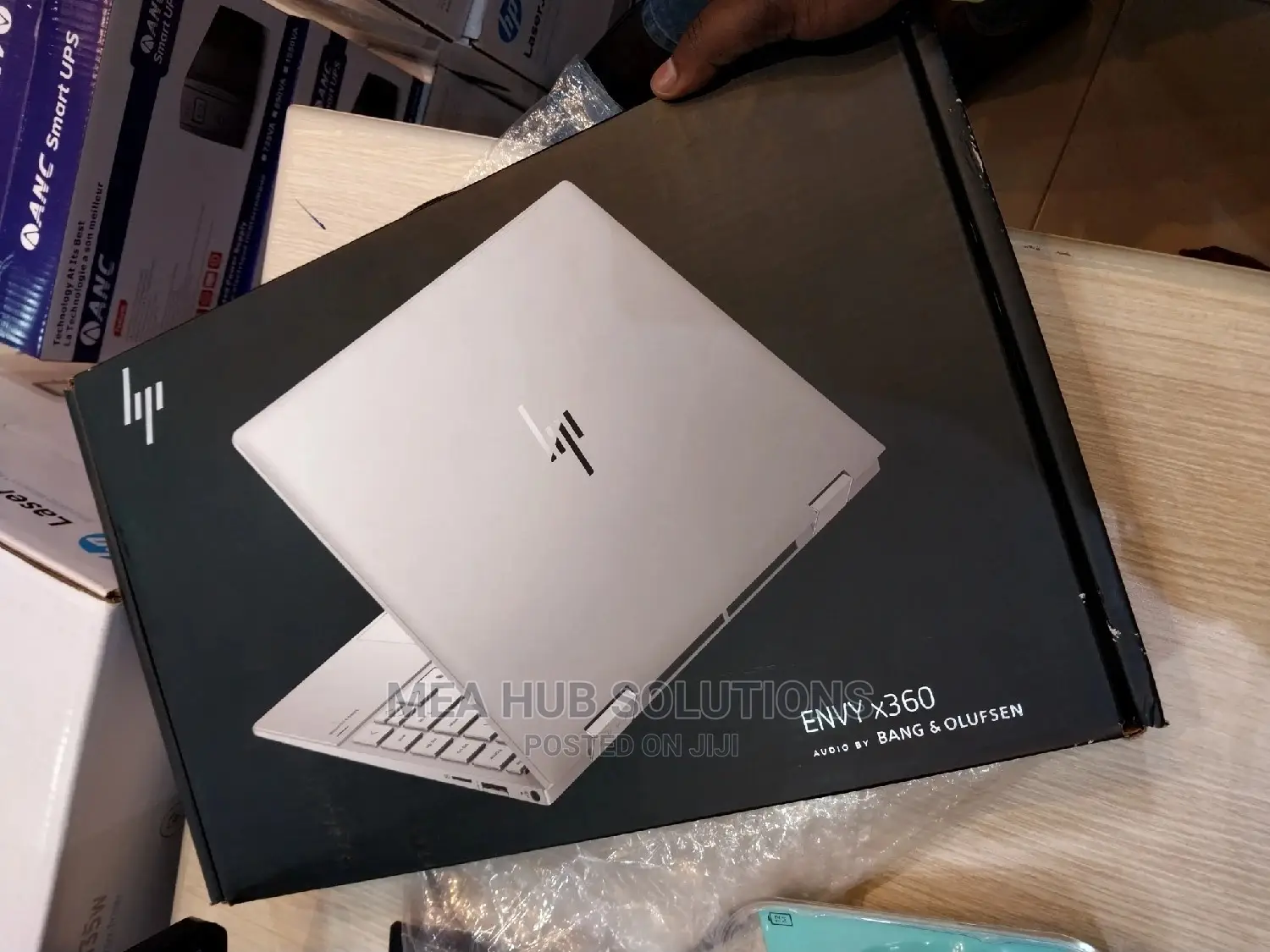 New Laptop HP Envy X360 13z 8GB Intel Core I7 SSD 512GB