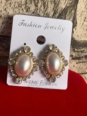 Lady’S Simple and Classy Ear Clippers (Clip Ons ) Available