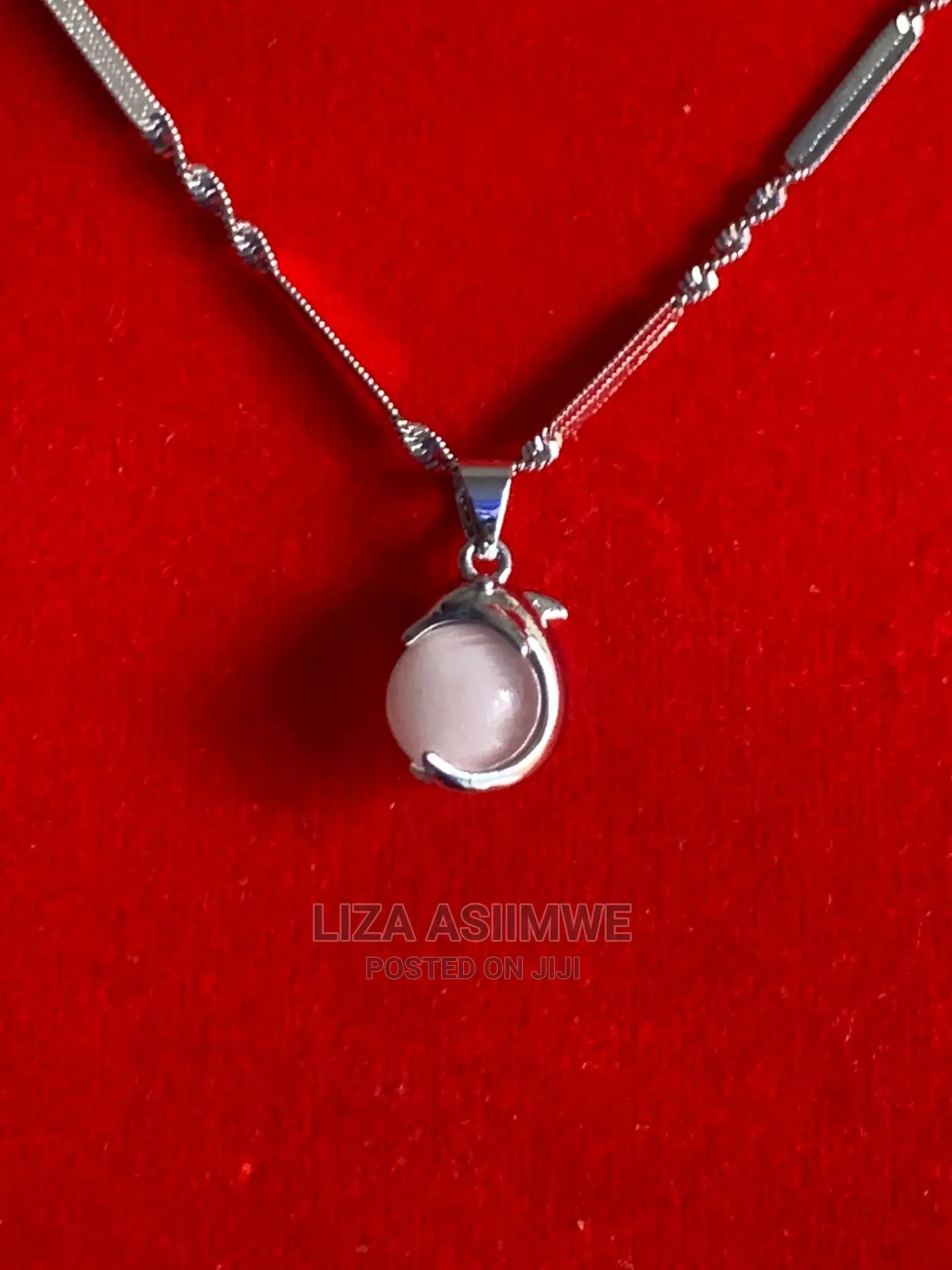 Simple and Classy Lady’S Necklaces Available