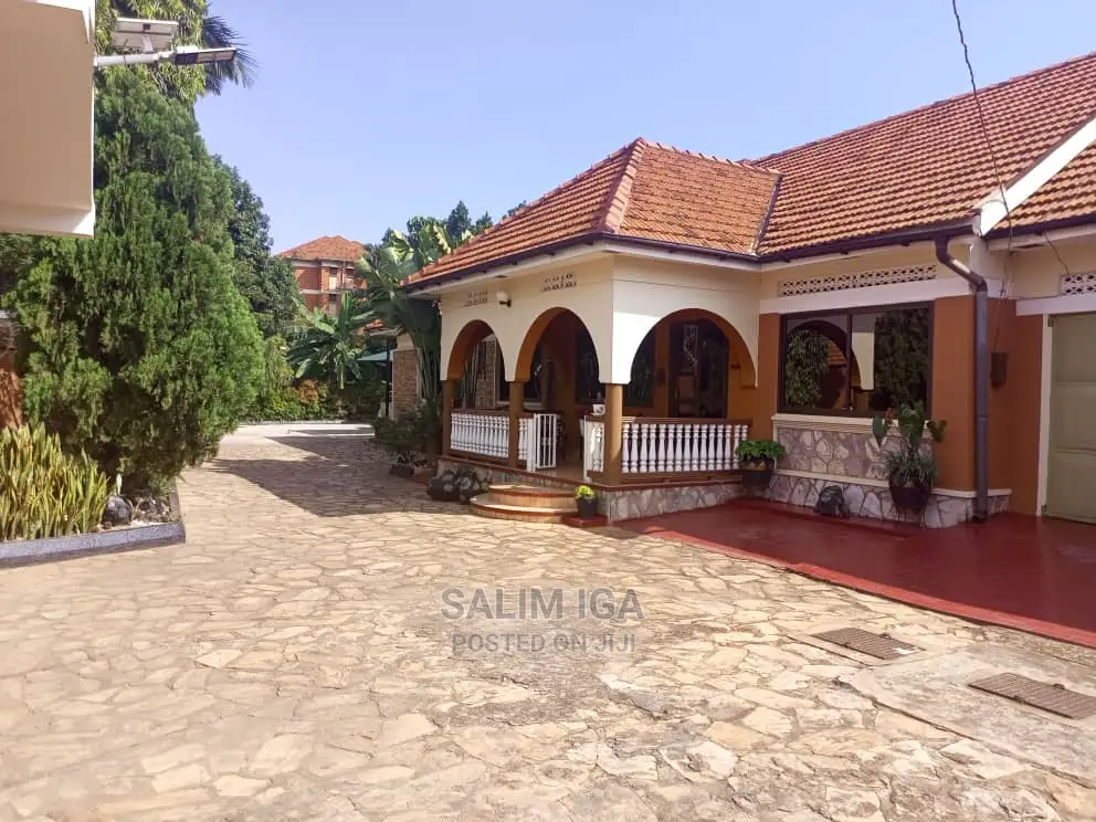 3bdrm Bungalow in Kololo Property, Central Division for Rent