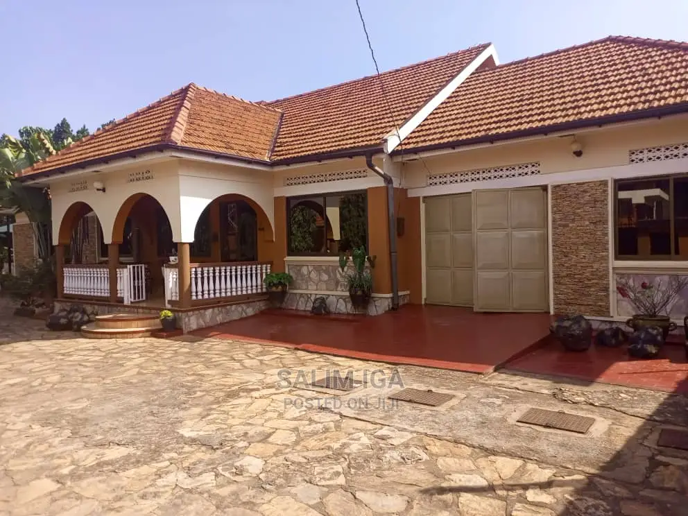 3bdrm Bungalow in Kololo Property, Central Division for Rent