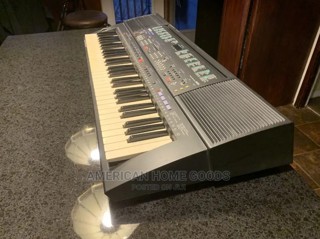 Yamaha PSR-500, 61 Keys Electronic Keyboard With Stand.
