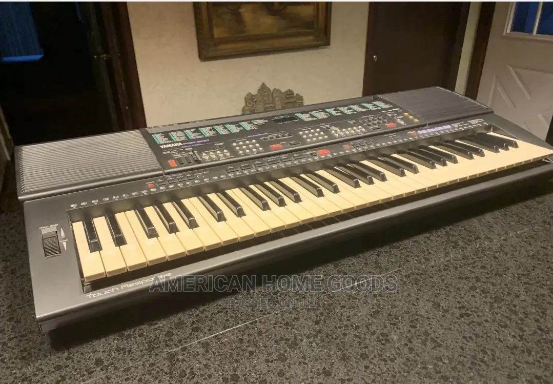 Yamaha PSR-500, 61 Keys Electronic Keyboard With Stand.