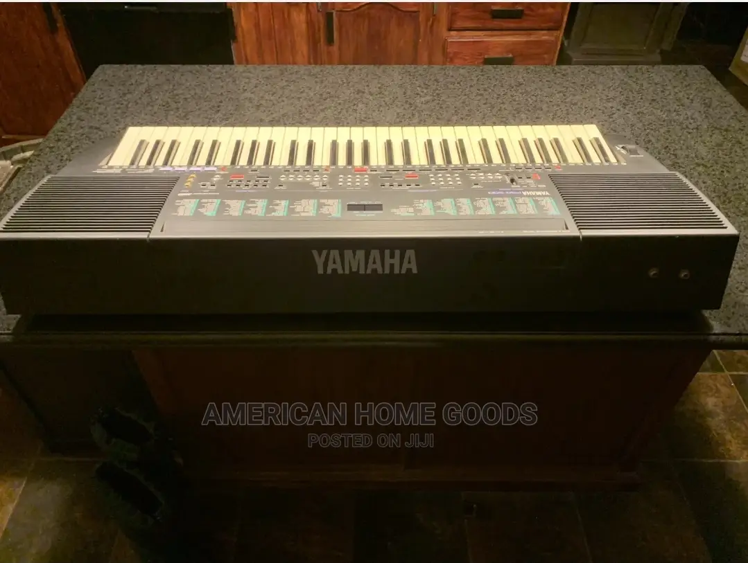 Yamaha PSR-500, 61 Keys Electronic Keyboard With Stand.