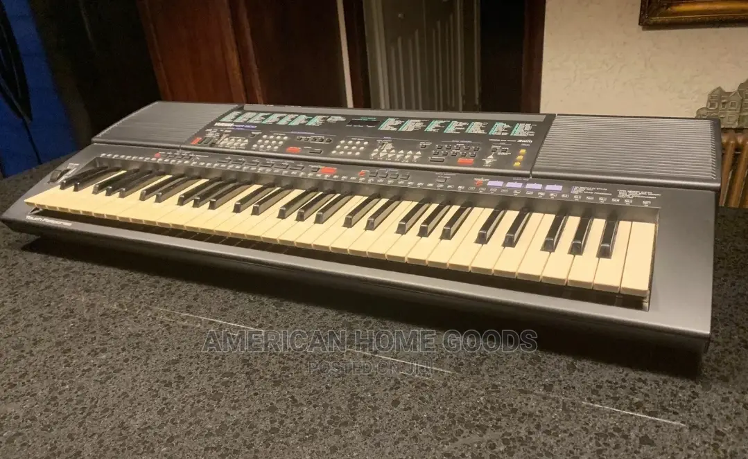 Yamaha PSR-500, 61 Keys Electronic Keyboard With Stand.